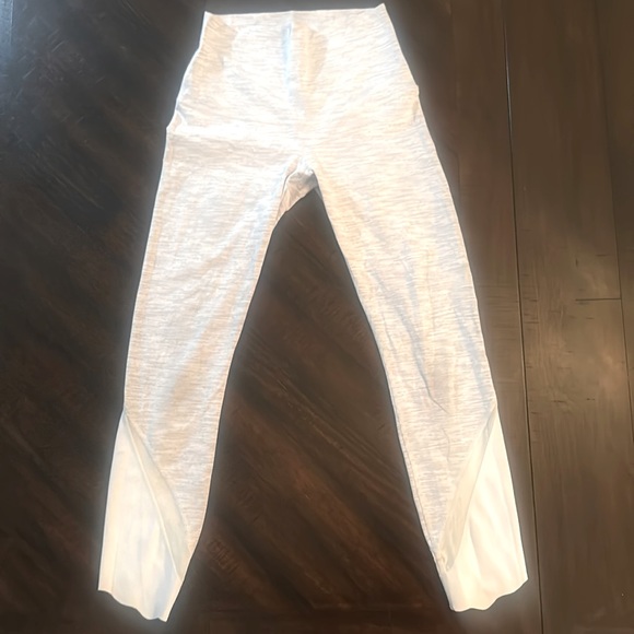 lululemon athletica Wunder Under legging, flattering, nice detail - Picture 3 of 9